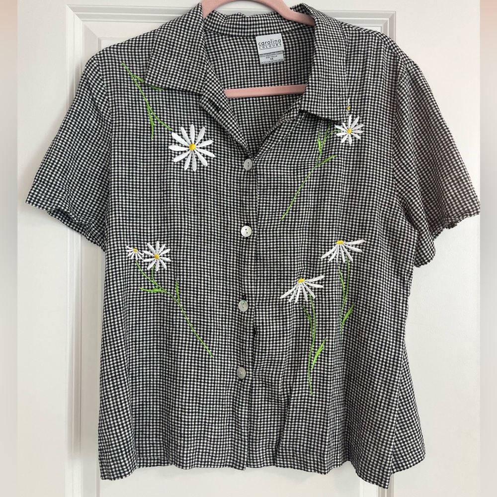 Black and white flower top